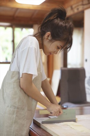 乃木坂46・秋元真夏2nd写真集『しあわせにしたい』