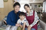 【写真】土屋太鳳、田中圭と“夫婦”に 『ヒノマルソウル』出演　仲むつまじい家族ショット公開