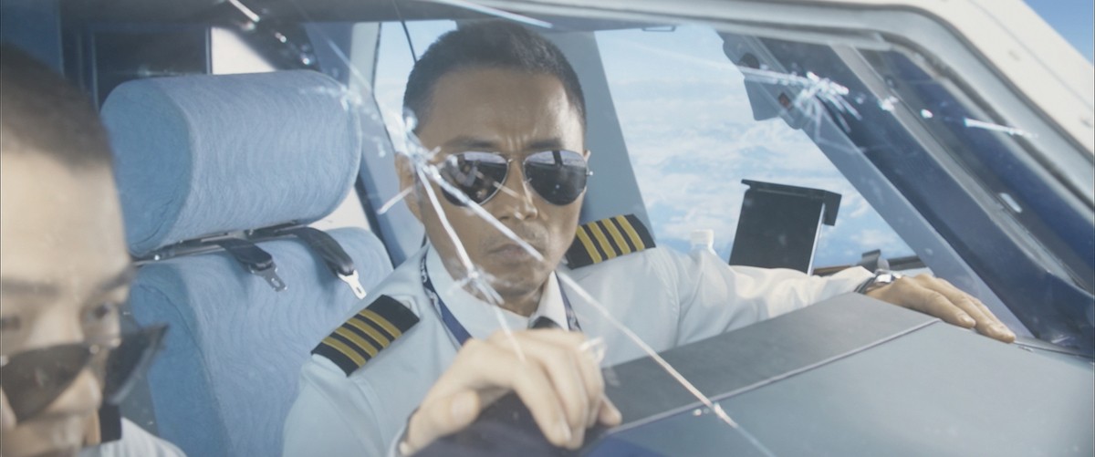 高度1万メートル、操縦室から副操縦士の体が外へ！『フライト・キャプテン』公開決定