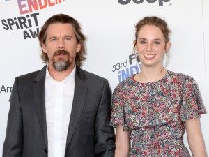 イーサン・ホークと娘のマヤ・ホーク（2018年ごろ）