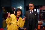 ドラマ『誰かが、見ている』（左から）主演の香取慎吾、脚本・監督の三谷幸喜