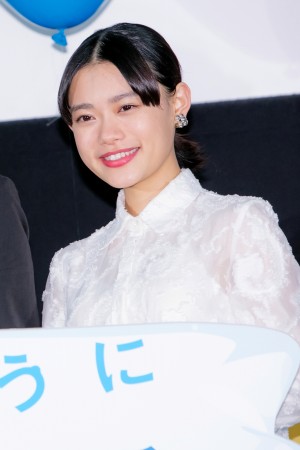 映画『サイダーのように言葉が湧き上がる』 完成披露報告会に登場した杉咲花