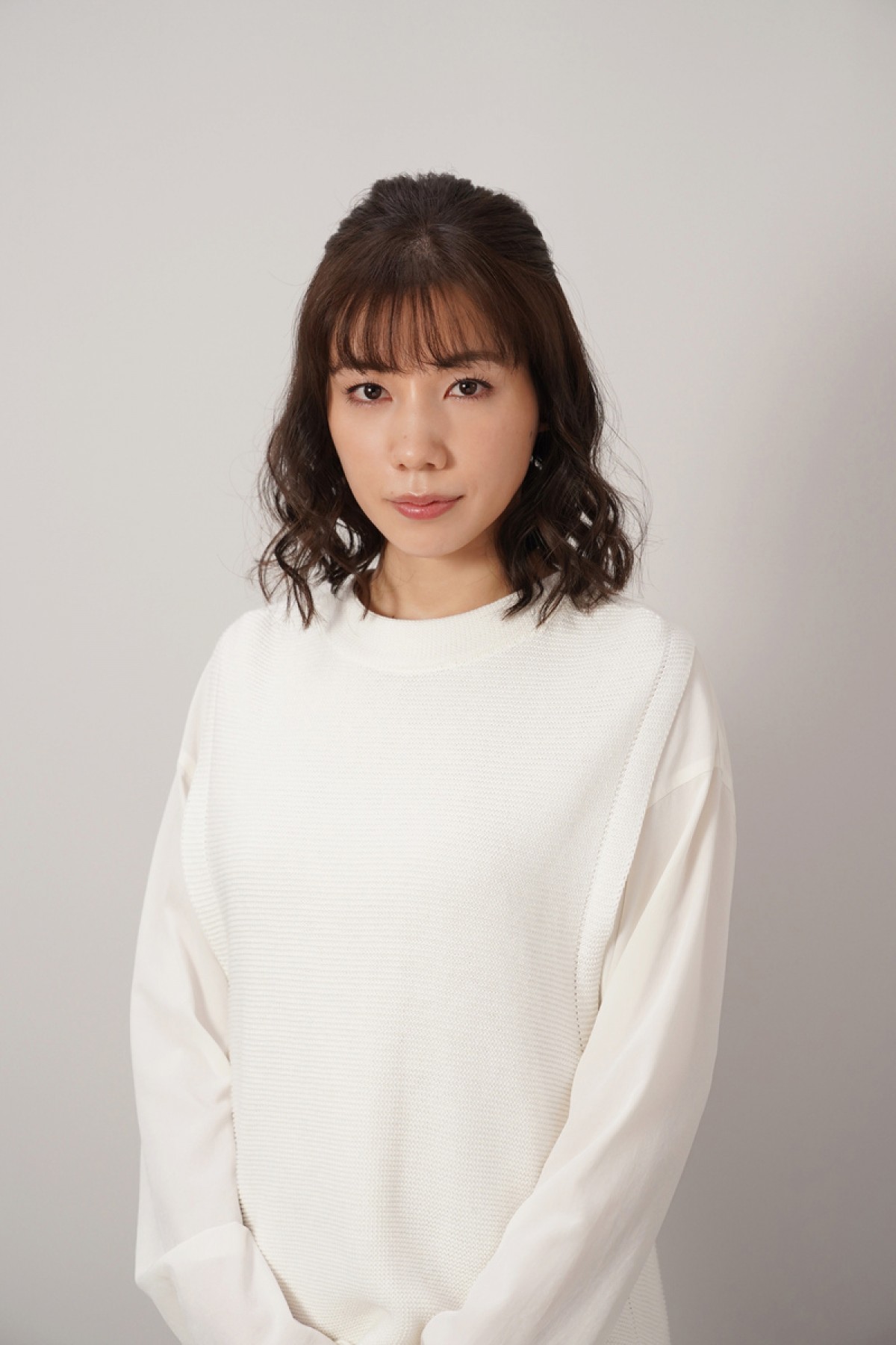 仲里依紗、夫の“解体”を試みる主婦に 『美食探偵 明智五郎』出演決定