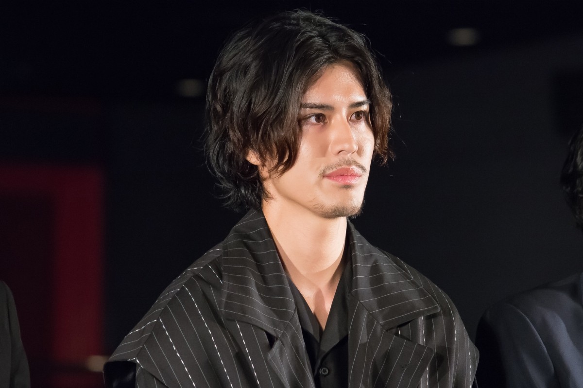 山崎賢人、無観客の劇場に複雑な心境明かす「お客さんのいない劇場は本当に寂しい」