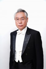 ドラマ『美食探偵 明智五郎』に明智家の執事・小松崎役で出演するモロ師岡