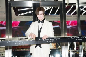 イヴ・サンローラン・ボーテ 表参道 フラッグシップ ブティック テープカットセレモニーに登場したMatt