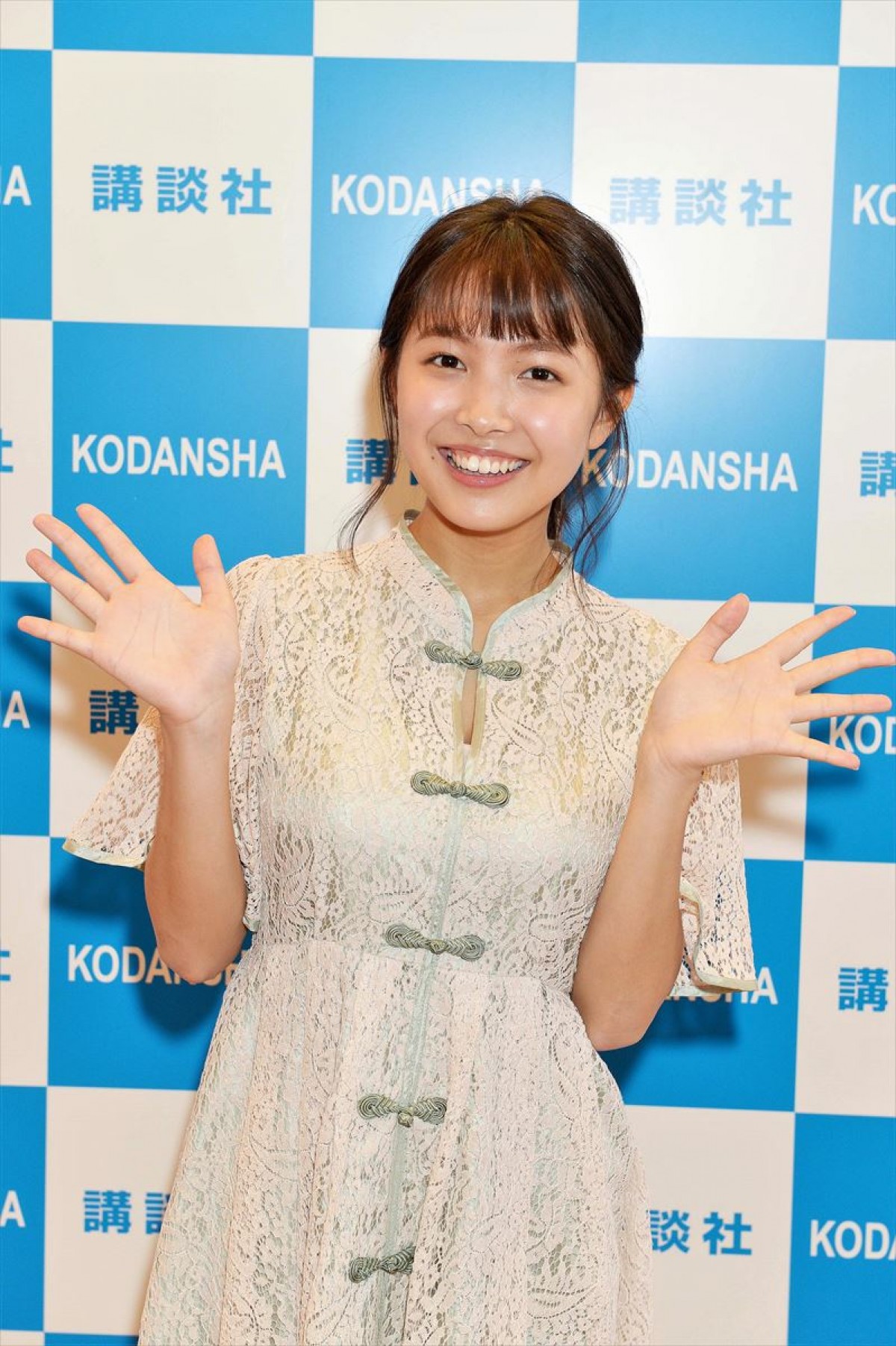 18歳・寺本莉緒、圧巻の水着姿でパワフルボディ披露