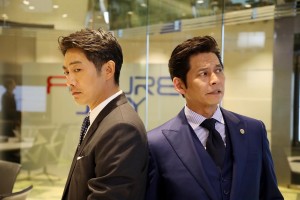 （左から）月9ドラマ『SUITS／スーツ2』で初共演を果たす反町隆史、織田裕二