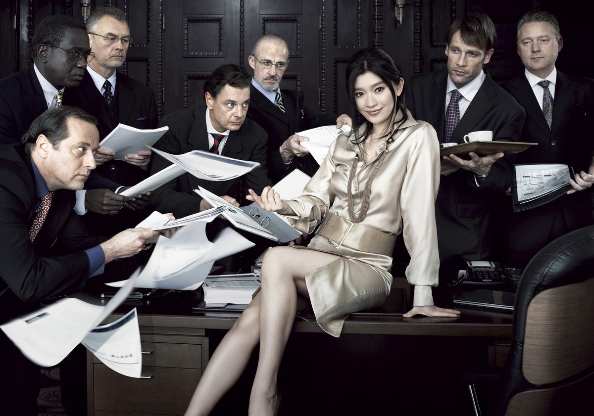 13年前と変わらぬ美しさ！ 篠原涼子『ハケンの品格』美脚ポスター解禁