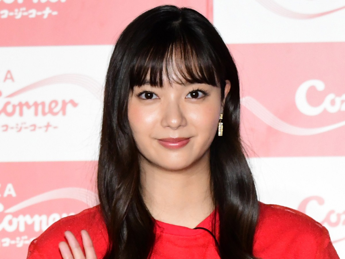 新川優愛、ウエディングドレス姿が美しい…ファン「素敵」「可愛い」