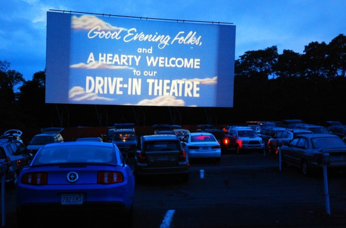 車で映画鑑賞「ドライブインシアター」が復活！　47都道府県で開催