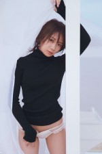 乃木坂46・秋元真夏2nd写真集『しあわせにしたい』よりランジェリーカット