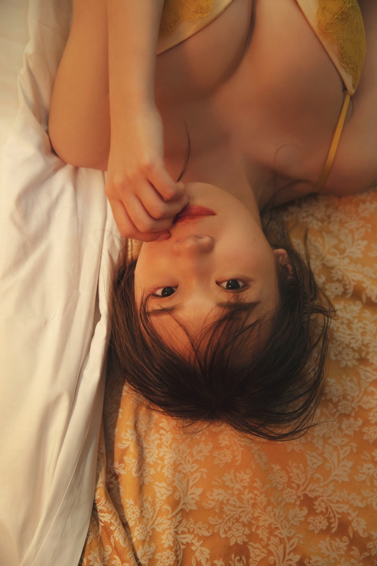 乃木坂46・秋元真夏、初のランジェリー撮影に「もう1枚着なくて大丈夫？」とソワソワ
