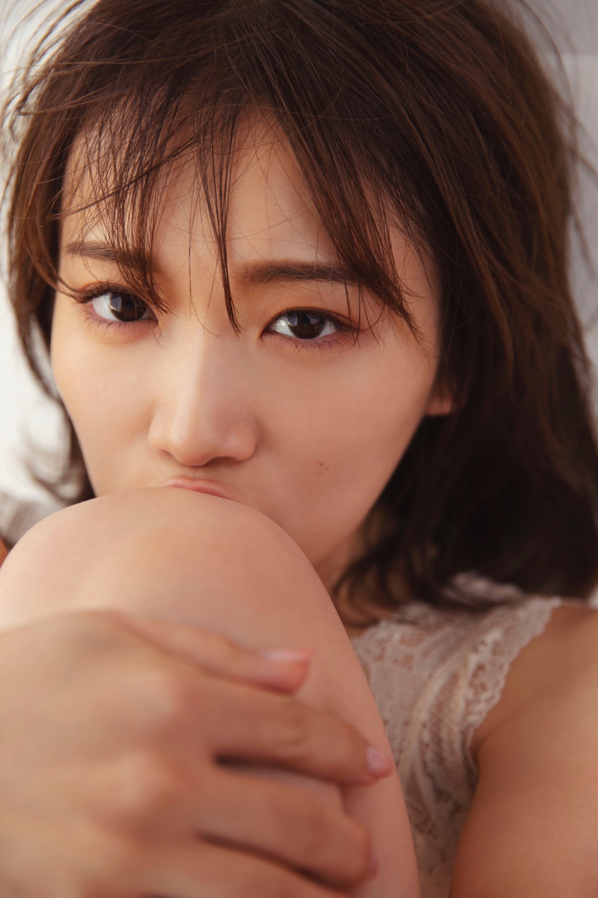乃木坂46・秋元真夏、初のランジェリー撮影に「もう1枚着なくて大丈夫？」とソワソワ