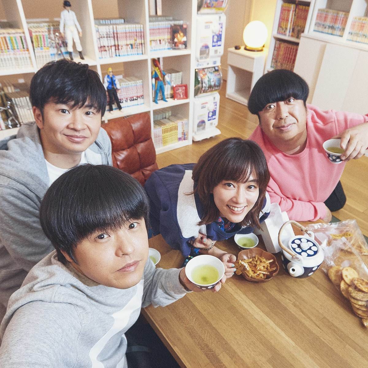 ドラマ『住住』に出演する、バカリズム、若林正恭(オードリー)、水川あさみ、日村勇紀(バナナマン)