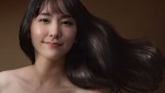 新垣結衣が大人な表情　つややかな髪がなびく　ボタニカルヘアケアブランド「サロンスタイル ビオリス」新CM「ビオリス エステティーク誕生」篇より