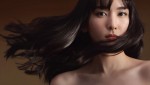 新垣結衣が大人な表情　つややかな髪がなびく　ボタニカルヘアケアブランド「サロンスタイル ビオリス」新CM「ビオリス エステティーク誕生」篇より