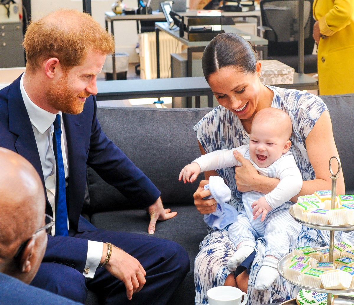 祝1歳！ へンリー王子夫妻の息子アーチー君の動画が激カワ　英王室から祝福コメントも