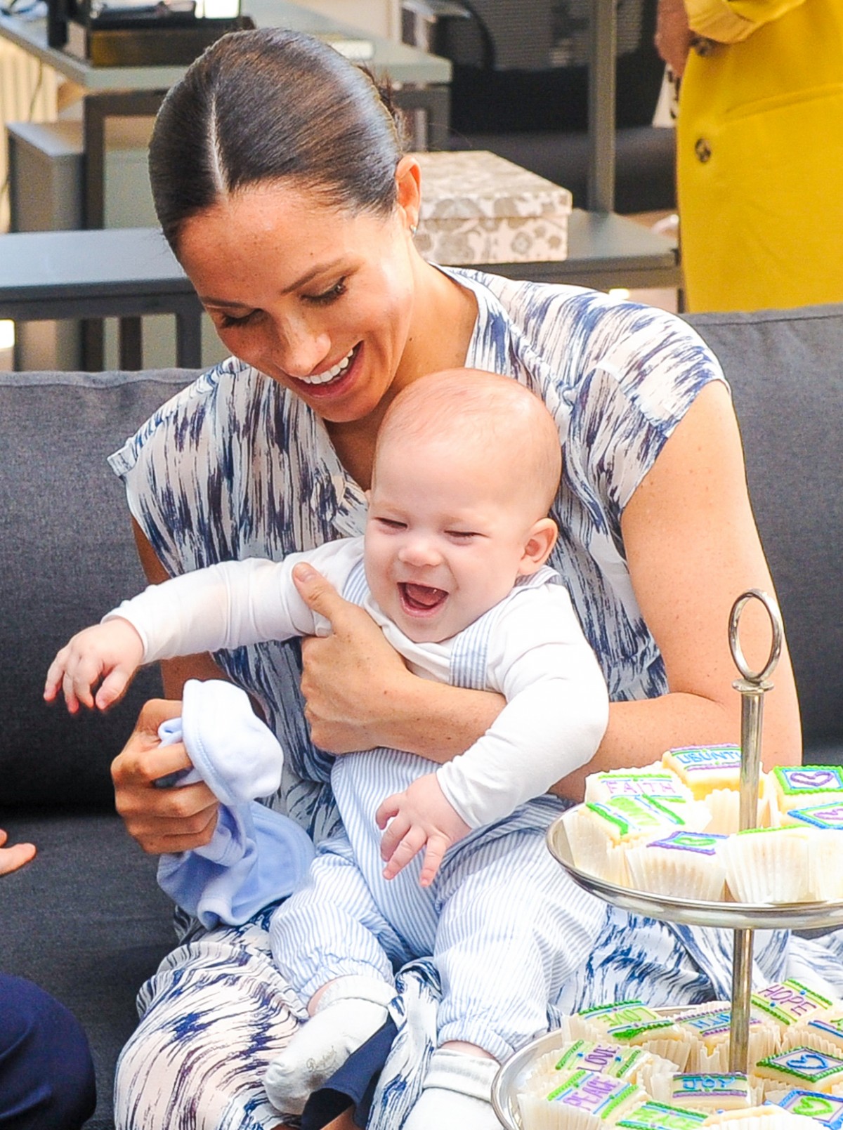 祝1歳！ へンリー王子夫妻の息子アーチー君の動画が激カワ　英王室から祝福コメントも