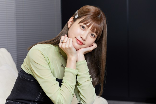 写真）生見愛瑠、人見知りから人気モデルに変われた“めるる”的生き方と