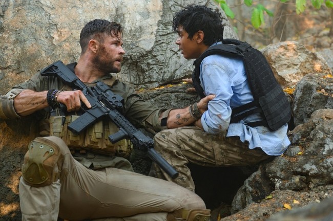 写真）クリス・ヘムズワースが限界に挑む！『タイラー・レイク』12分に