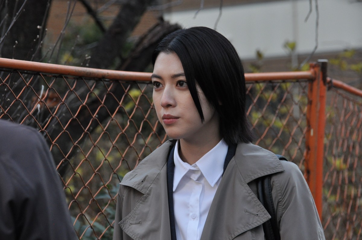 三吉彩花、『警視庁・捜査一課長』で刑事役初挑戦　久々の制服シーンに「そわそわ」