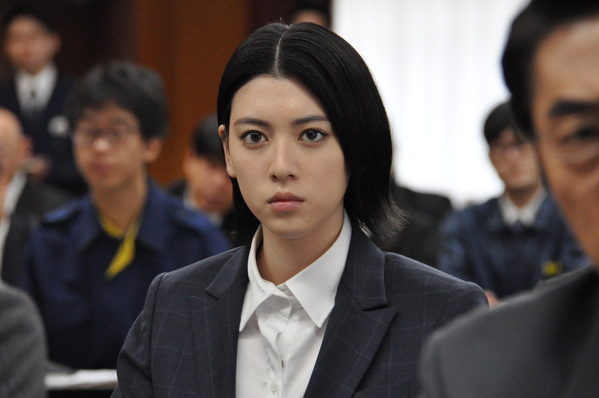 三吉彩花 警視庁 捜査一課長 で刑事役初挑戦 久々の制服シーンに そわそわ 年4月8日 エンタメ ニュース クランクイン