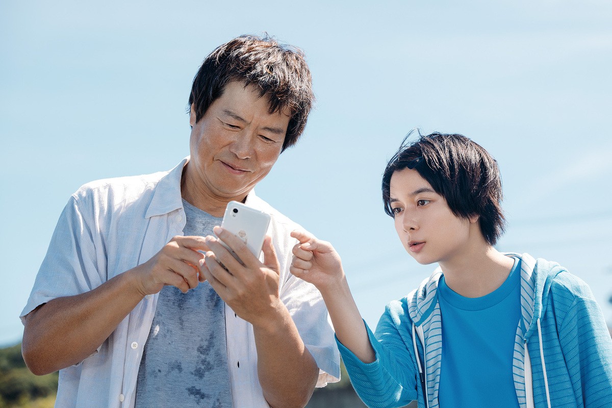 上白石萌歌、弾ける笑顔を見せる！『子供はわかってあげない』メイキング写真到着