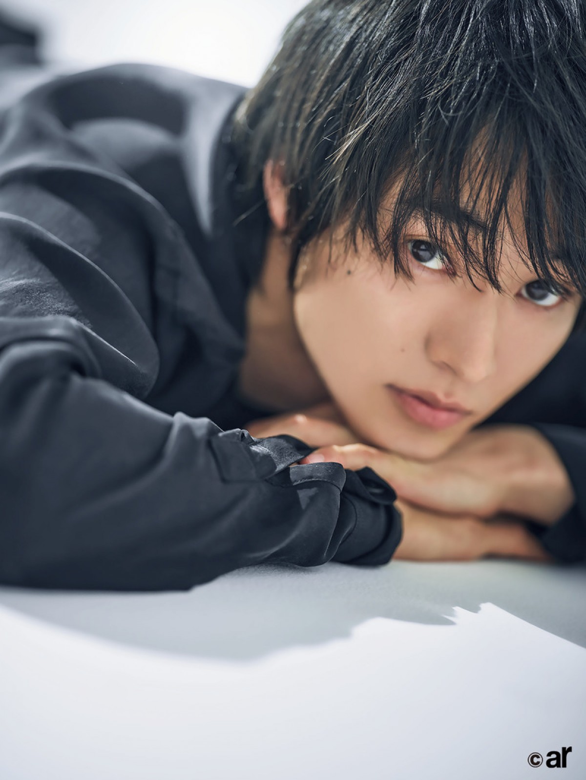 トリンドル玲奈＆内田理央、引き締まったヒップライン披露　堀未央奈の美脚にも注目