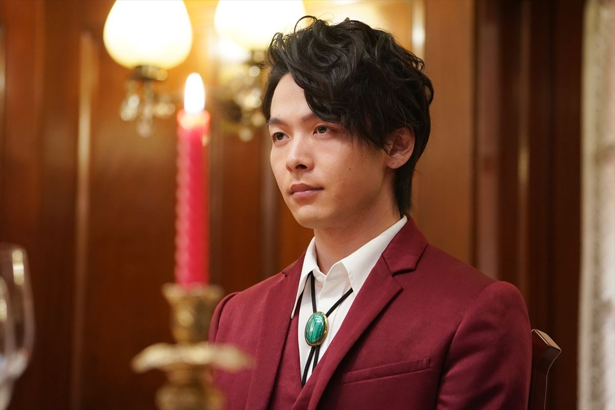 『美食探偵 明智五郎』初回　中村倫也×小池栄子の“キスシーン” ネット興奮「画になる」