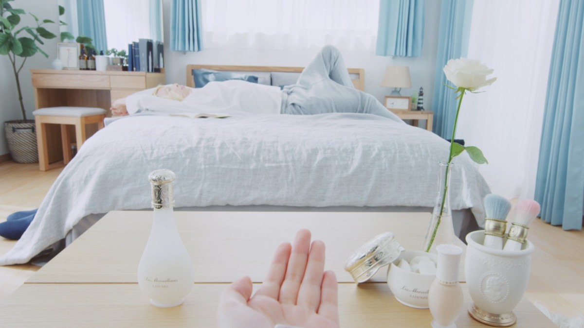 ローランドのいつもと違う姿にギャップ萌え　“同棲中の彼女と過ごす”Web動画公開