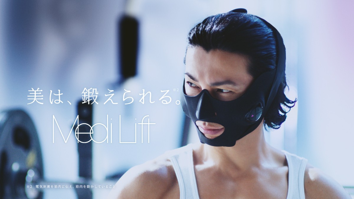 武田真治、精悍な表情のマスクマンに変身!?　新CMで筋肉隆々の美ボディ披露