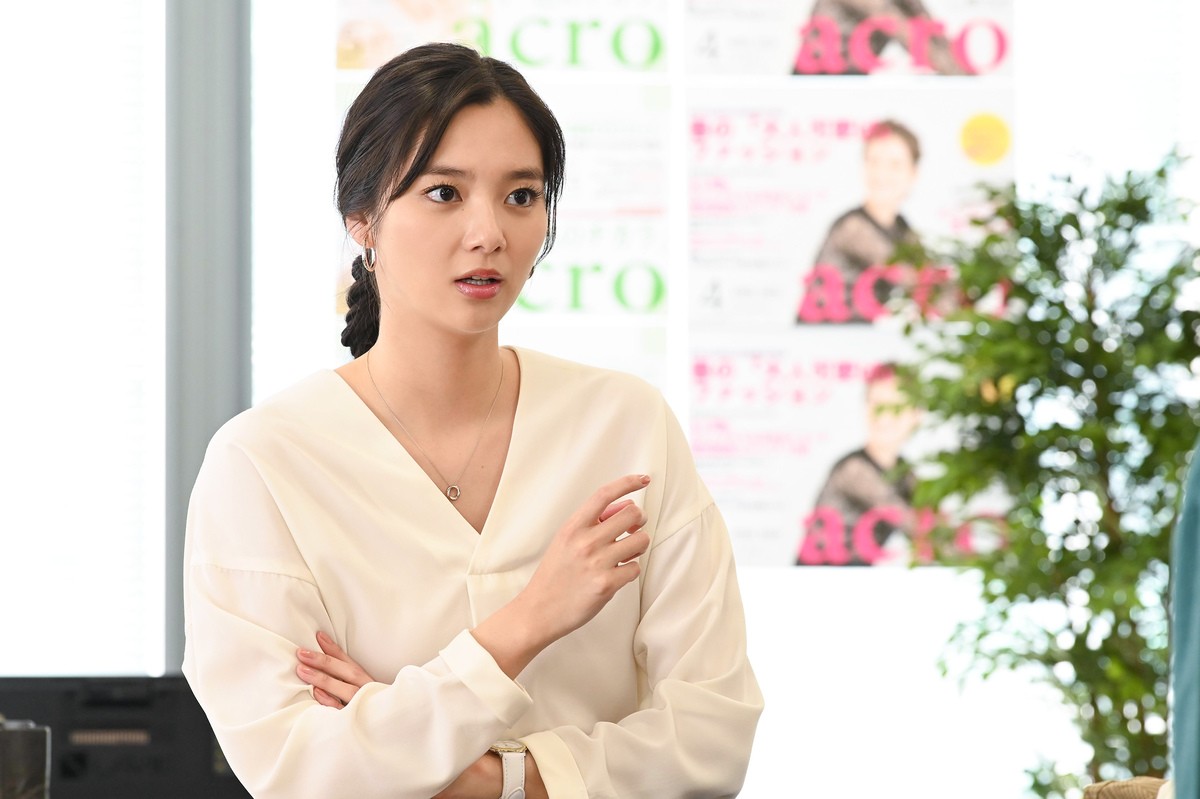木曜ドラマF『ギルティ~この恋は罪ですか?~』新川優愛が演じる荻野爽の場面写真