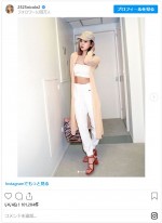 “家中でもオシャレ”披露する藤田ニコル　※「藤田ニコル」インスタグラム