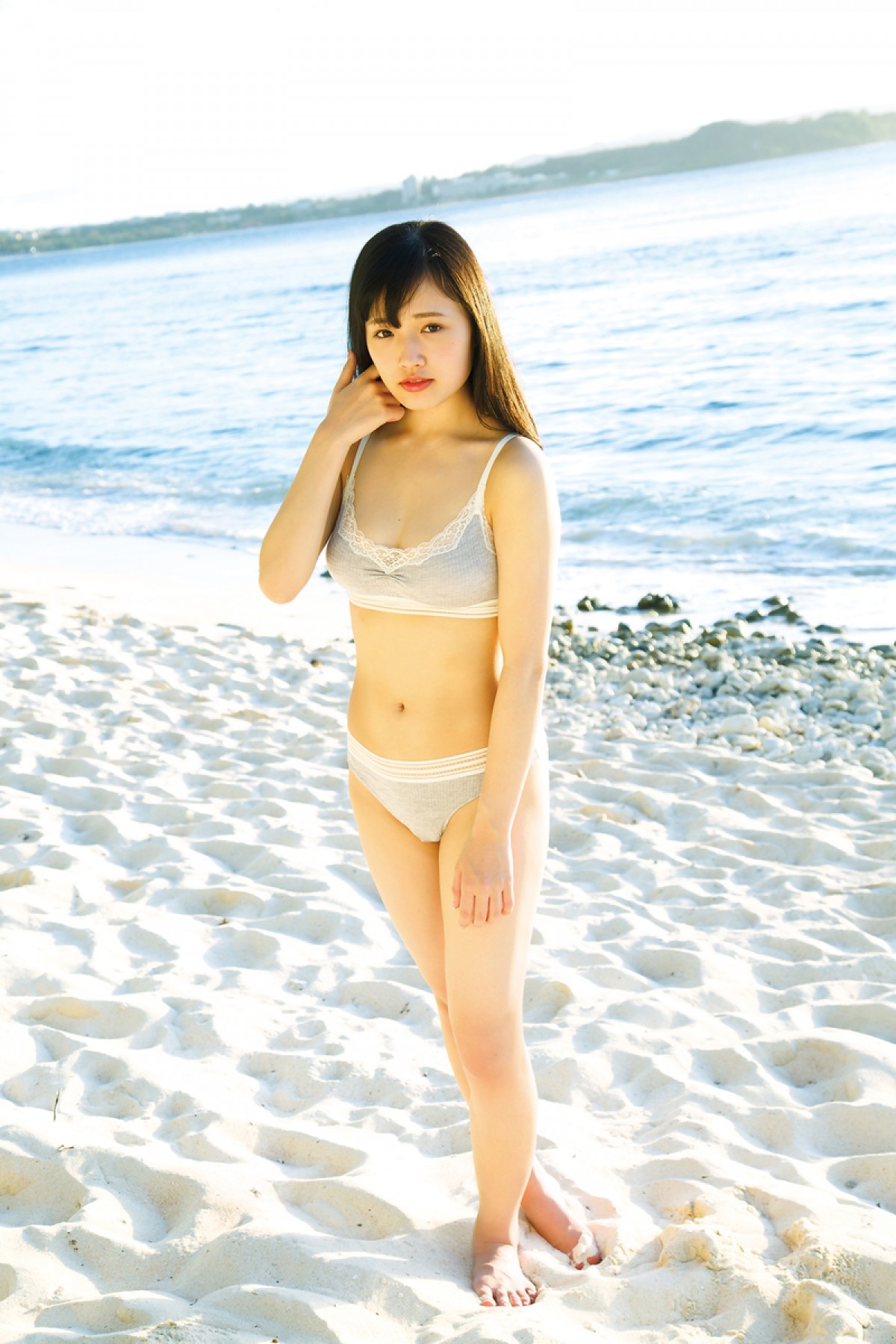 元つりビット・安藤咲桜、スタイル抜群の童顔美ボディ披露　ファーストDVD発売
