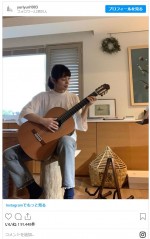 石田ゆり子、オンラインでギター練習中！　※「石田ゆり子」インスタグラム