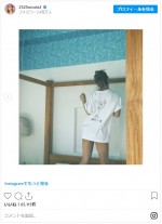 写真集からの“おこもり”風オフショット　※「藤田ニコル」インスタグラム