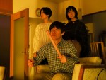 『LIFE！～人生に捧げるコント～』場面写真（左から）西田尚美、内村光良、上白石萌歌