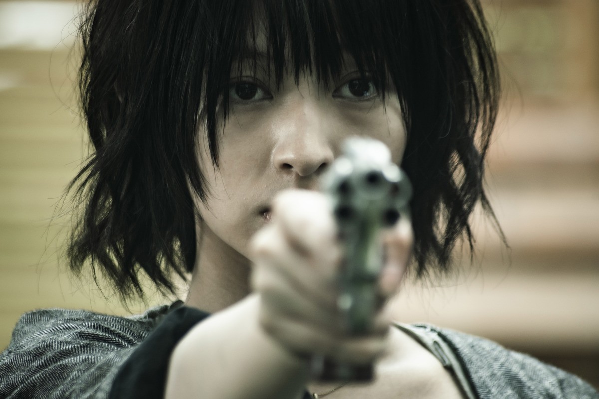 日南響子、主演映画『銃2020』は「開始0.01秒から最後の0.01秒までずっとクレイジー」