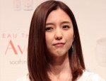 真野恵里菜「黒髪バイバイ」約半年ぶりのヘアカラーに反響