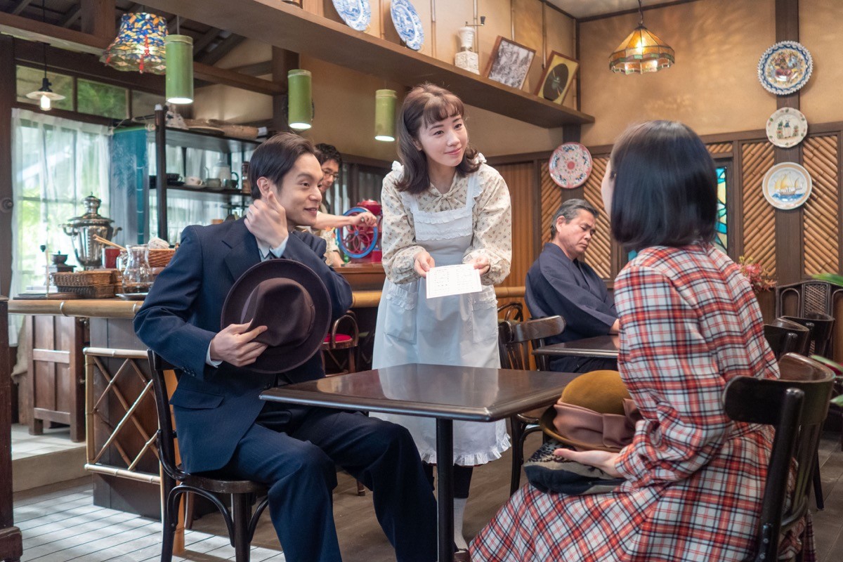 仲里依紗＆野間口徹、『エール』初登場に反響　“不穏な空気”感じるドラマファンも