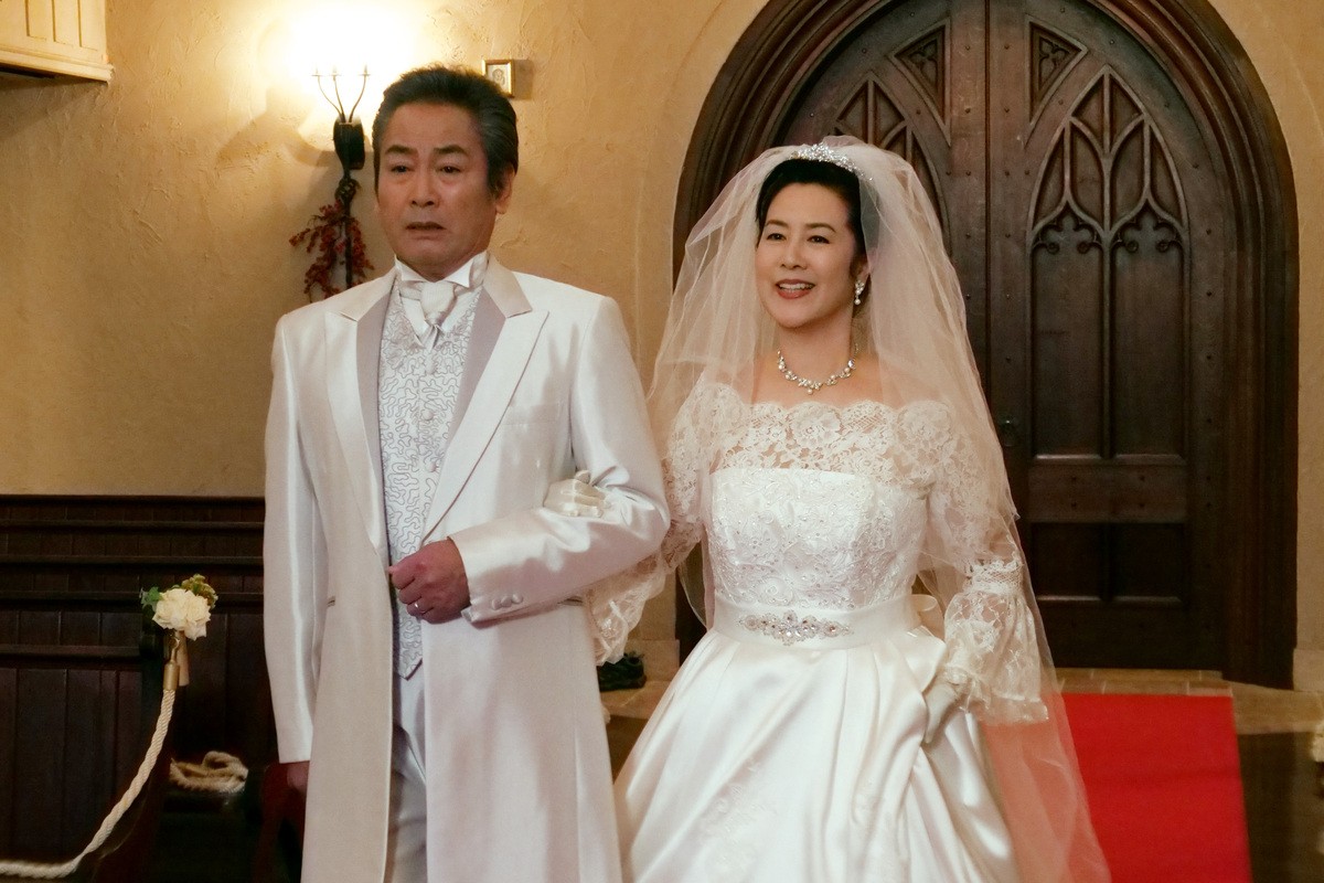 『法医学教室の事件ファイル』名取裕子＆宅麻伸が結婚30周年の“真珠婚式ショット”披露