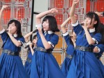 TIF2017に出演した時のけやき坂46（左から）影山優佳、東村芽依、高瀬愛奈