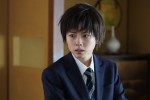 ドラマ『美食探偵 明智五郎』苺（小芝風花）の変装カット