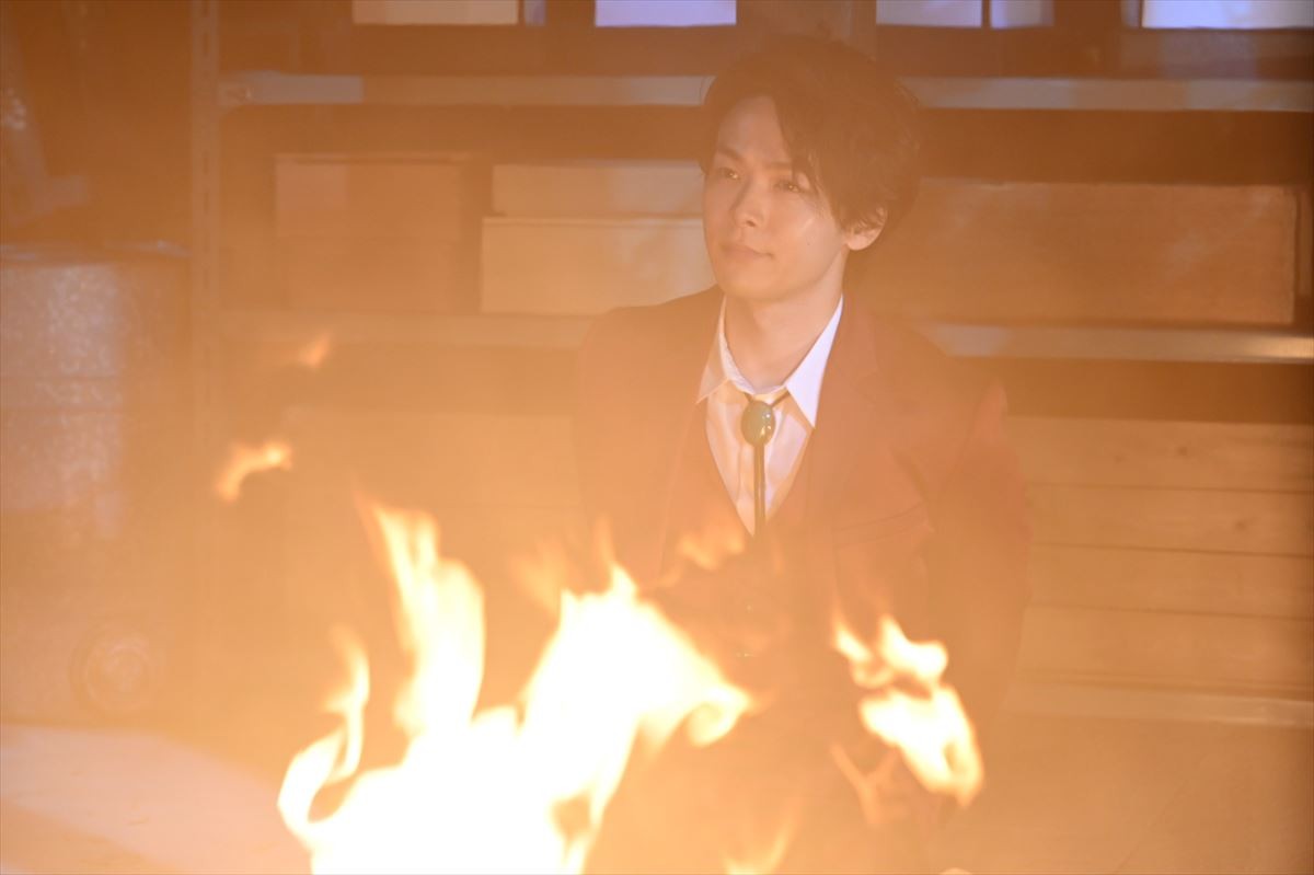 『美食探偵 明智五郎』第6話、中村倫也と小池栄子が炎の中でキス！