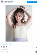 爽やかなノースリーブで大人な雰囲気 ※「福原遥」インスタグラム