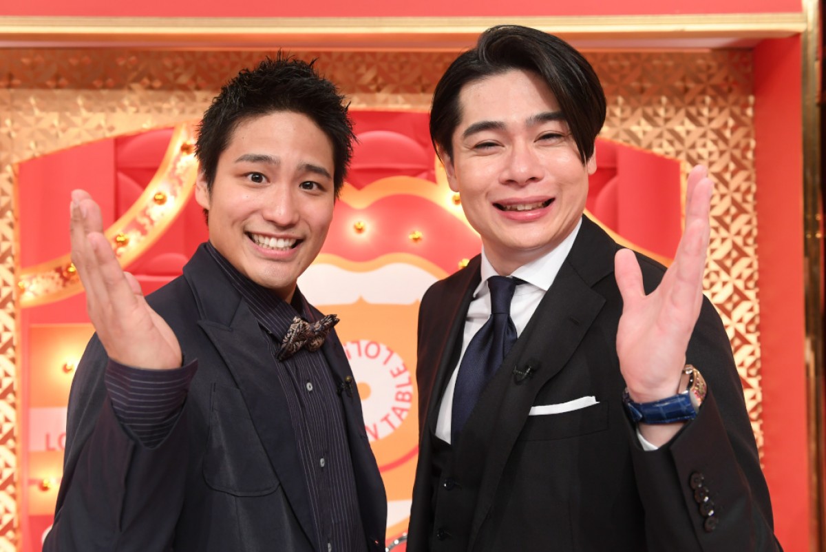 『歌ネタゴングSHOW 爆笑!ターンテーブル特別編』MCの(左から)桐山照史(ジャニーズWEST)と吉村崇(平成ノブシコブシ)