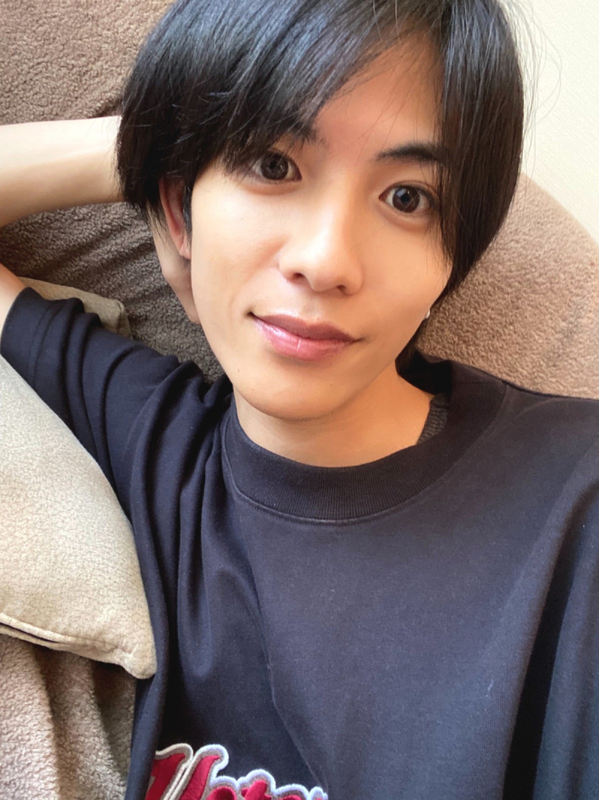志尊淳×水原希子、オール自宅・オール私服で撮影！ 『リモートな恋』配信決定