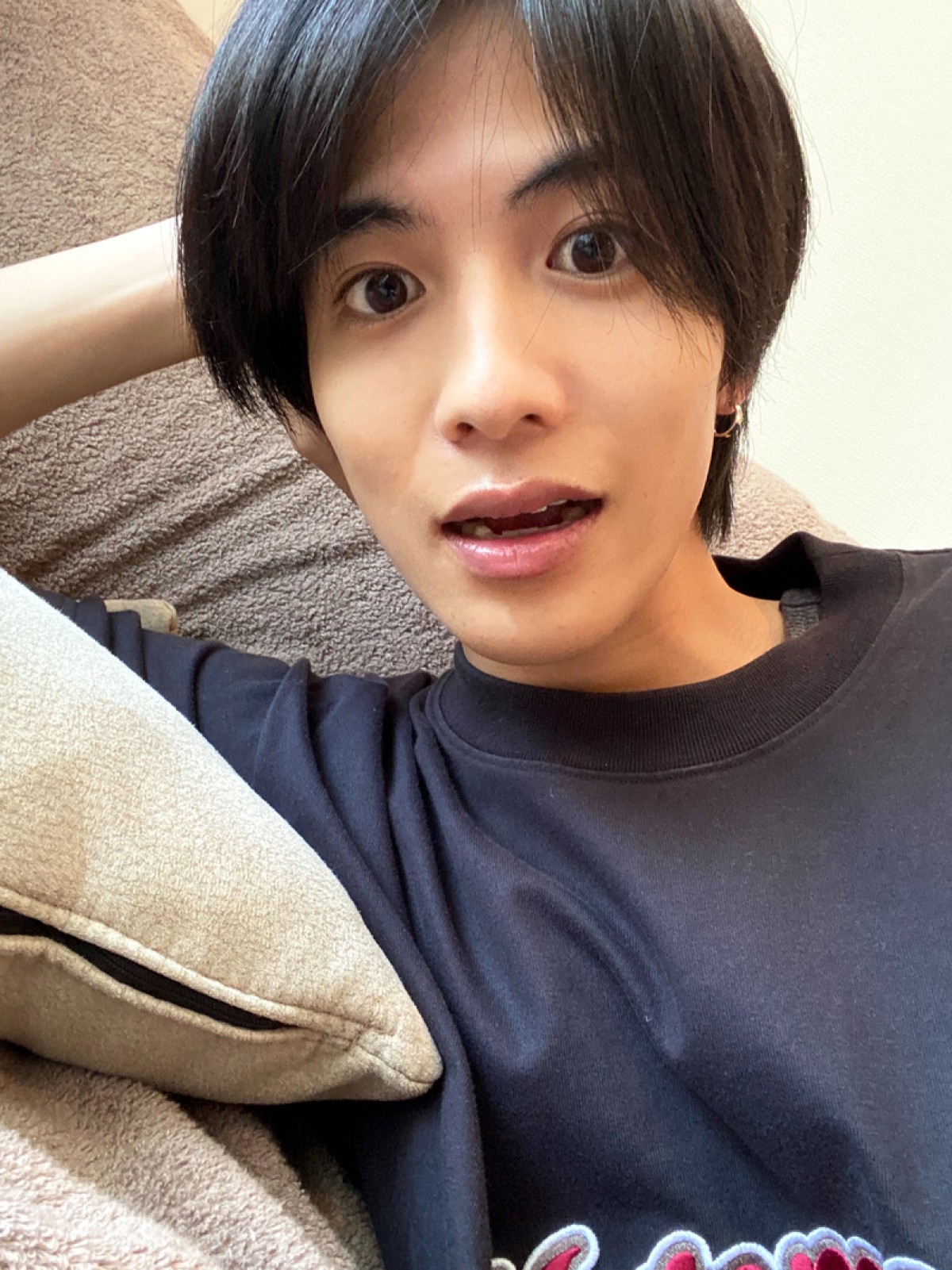 志尊淳×水原希子、オール自宅・オール私服で撮影！ 『リモートな恋』配信決定