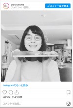 石田ゆり子、キュートなおこもり丸めがね姿を公開　※「石田ゆり子」インスタグラム